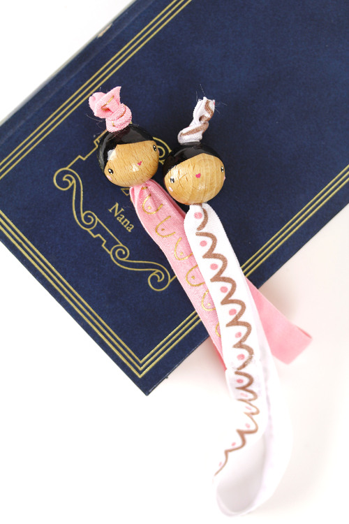 (image pour) Marque Page Octobre Rose BooBs Blanc